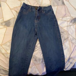 Medium washed, super-high waisted, skinny Jean
